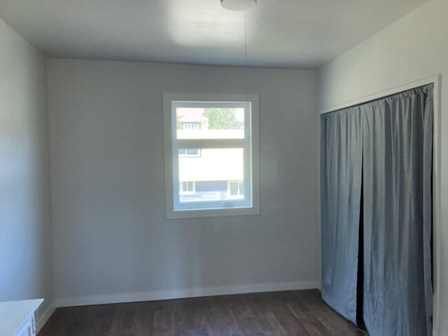 Building Photo - 408 S 1st St