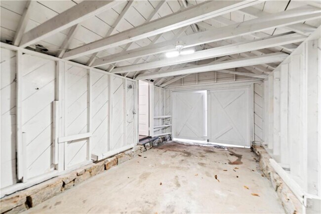 Building Photo - 3310 E Roxboro Rd NE