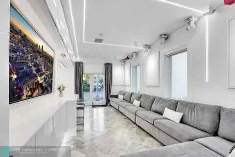 Building Photo - 124 11th St