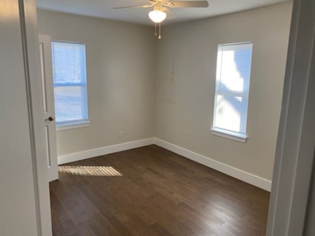 Building Photo - 2 Bedroom 1 bath