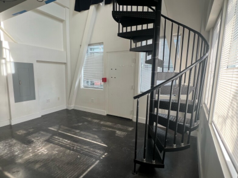 Building Photo - 333 2nd St SE