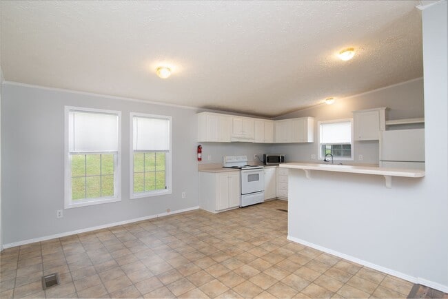 Building Photo - Nice 3BD/2BA Modular home near Lowes in Sylva available 5/1/26 for year long lease