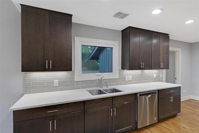 Building Photo - 3801 Laurel Ledge Ln