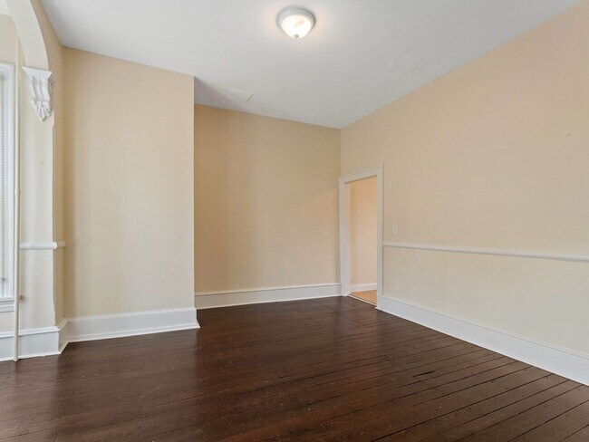 Building Photo - Spacious Updated Home with Modern Finishes in Mickleton
