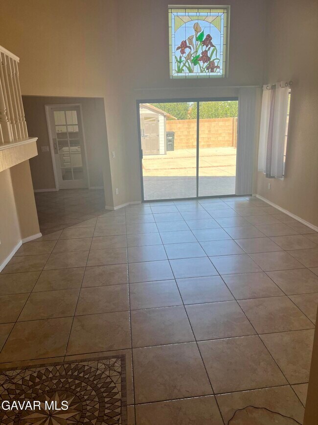 Building Photo - 325 Rainbow Terrace