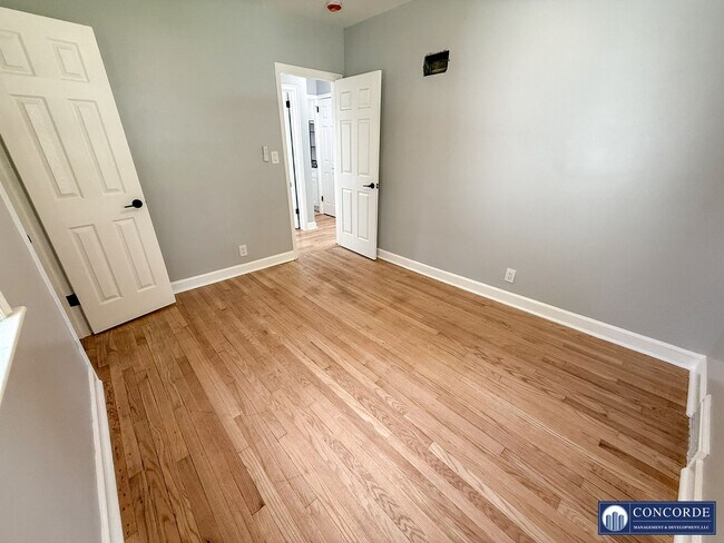 Building Photo - 3210 S 48th St