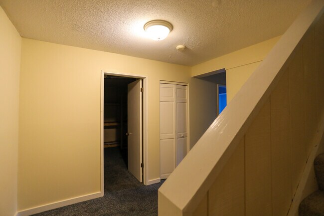 Building Photo - 111 Brook Hollow