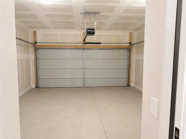 Building Photo - 663 Castleberry Ave