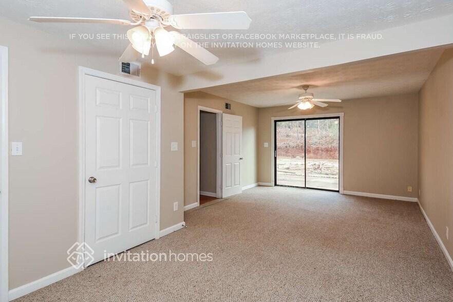 Building Photo - 2204 Post Oak Dr