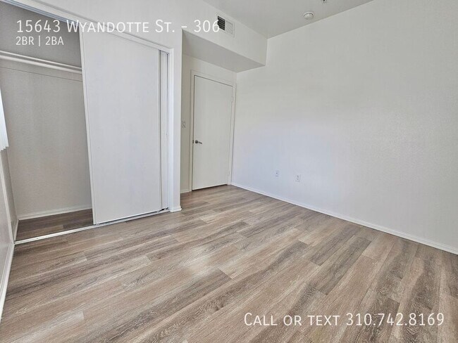 Building Photo - 15643 Wyandotte St