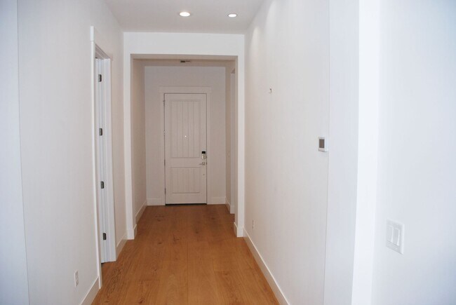 Building Photo - Beautiful Toll Brothers 3BR, 3Bath, 2Car Home in South Reno