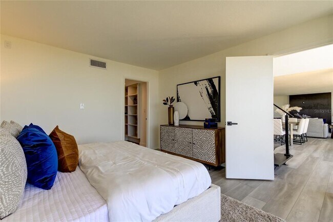 Building Photo - 500 N Osceola Ave