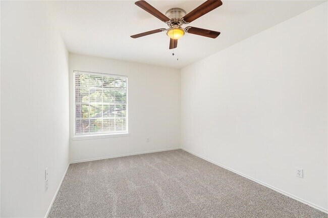 Building Photo - 9410 Calwood Cir