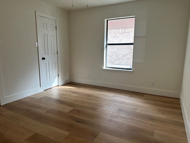 Building Photo - 135 Stephanie Dr