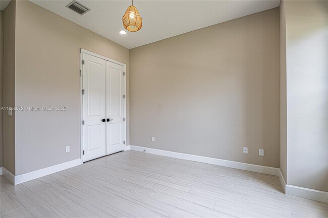 Building Photo - 15431 Goldfinch Cir