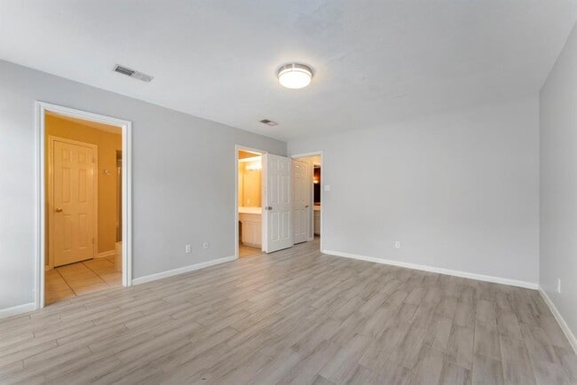 Building Photo - 10310 Great Plains Ln