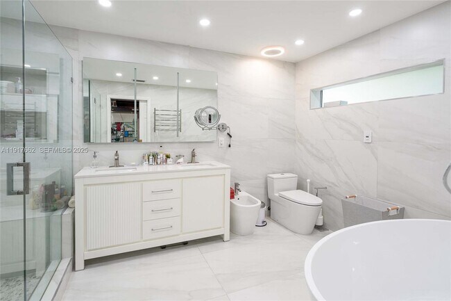 Building Photo - 1360 SW 16th St