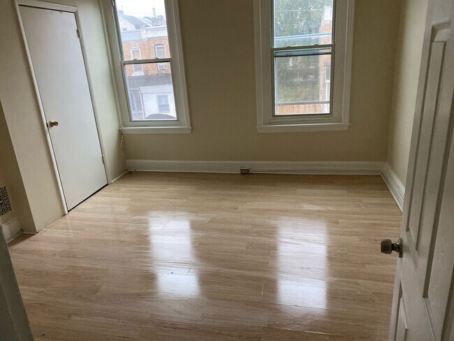 Building Photo - Germantown 2BR w/porch and yard