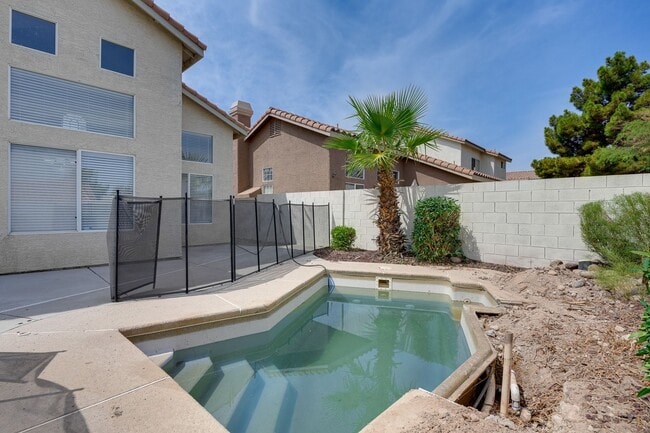 Building Photo - UPGRADED 3 BEDROOM HOME IN GREEN VALLEY