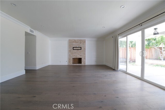 Building Photo - 10 Mayflower