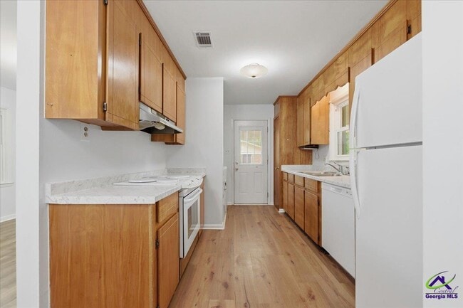 Building Photo - 202 Self St