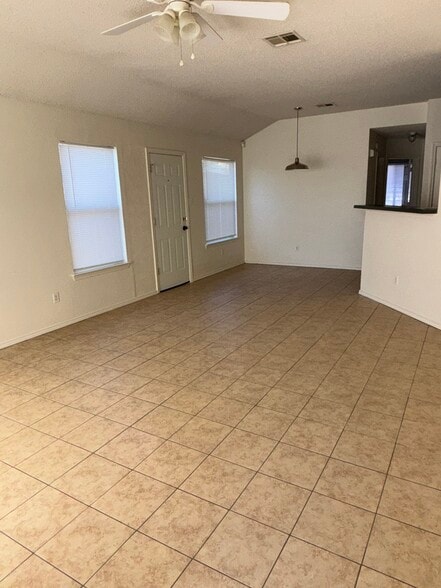 Building Photo - 2205 Garrett Dr