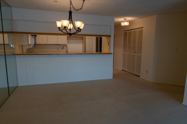 Building Photo - 2Bd/2Ba Seattle Condo