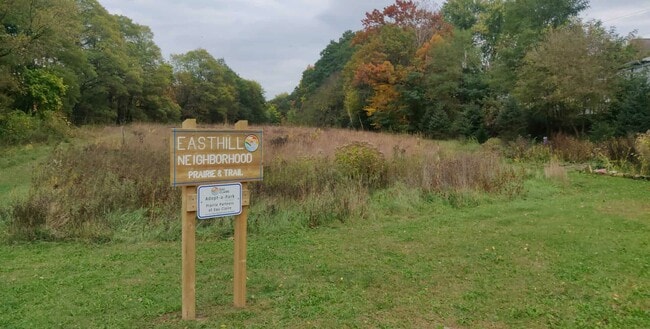 Primary Photo - 1011 E Grand Ave