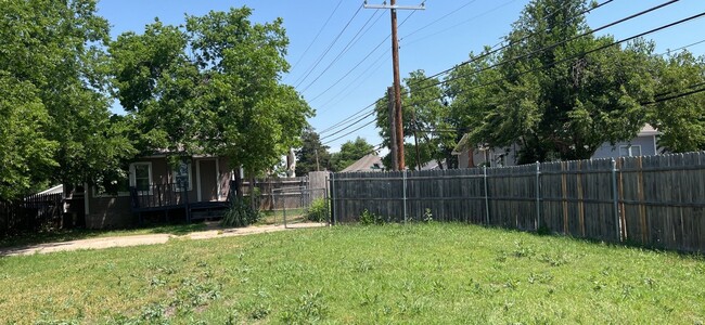 Building Photo - Available Now!  Putnam Heights West!  $120...