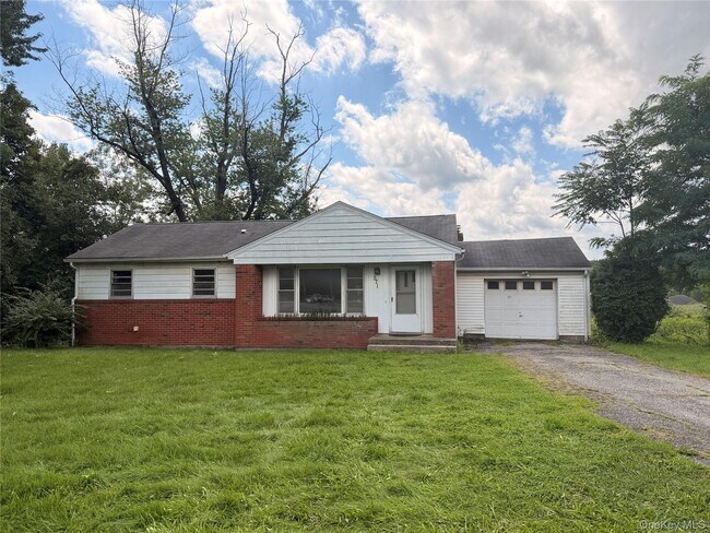 Building Photo - 571 Temple Hill Rd