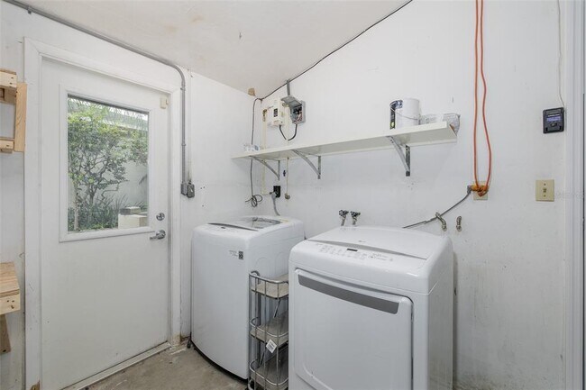 Building Photo - 211 Timberlane Dr