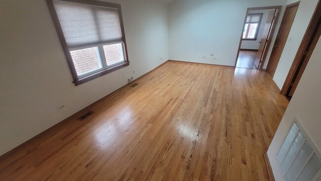 Building Photo - 2977 N Lawndale Ave