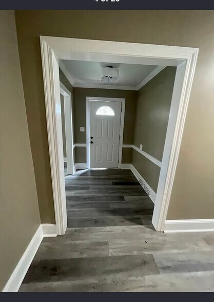 Building Photo - 1742 Beaumont Dr