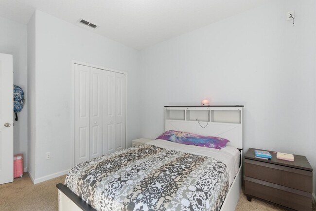 Building Photo - 454 Willow Lake Dr