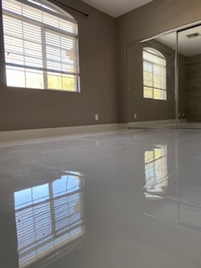 Building Photo - Beautiful 2 story home in Southern Highlands