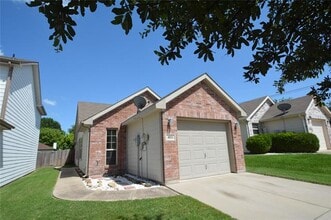 Building Photo - 853 Village Point Ln