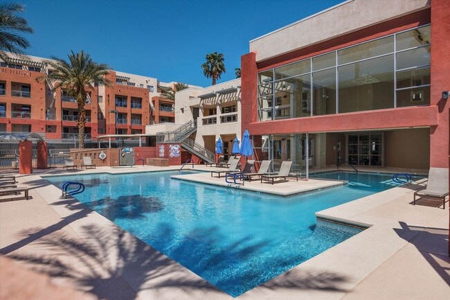 Building Photo - Sought after Park Avenue Condominiums/Top Floor Three Bedroom