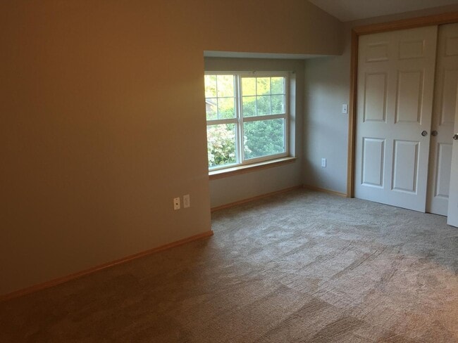 Building Photo - Beautiful 3 beds/ 2 bath townhome for rent !
