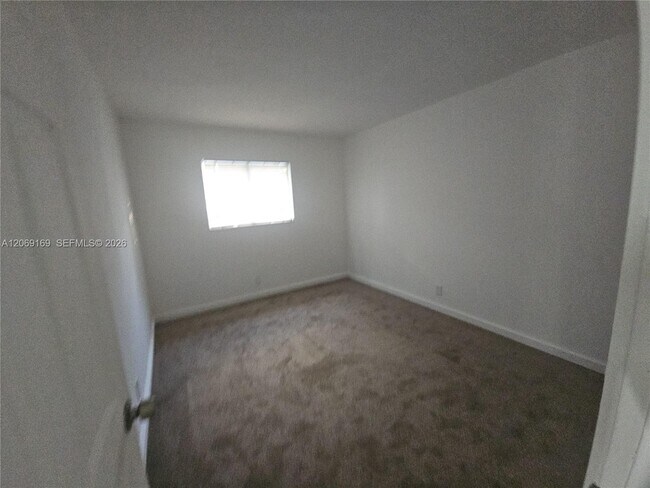 Building Photo - 253 San Remo Blvd