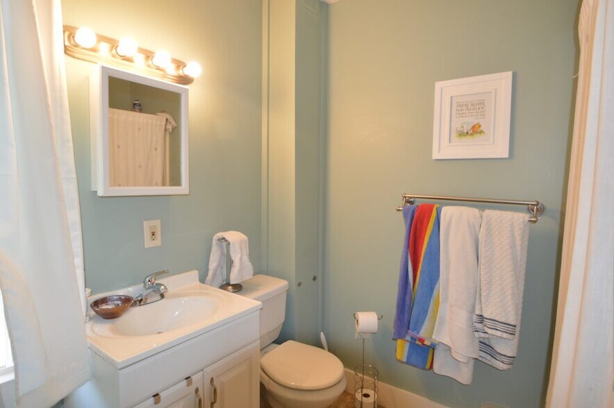 Building Photo - 19 Dixon St