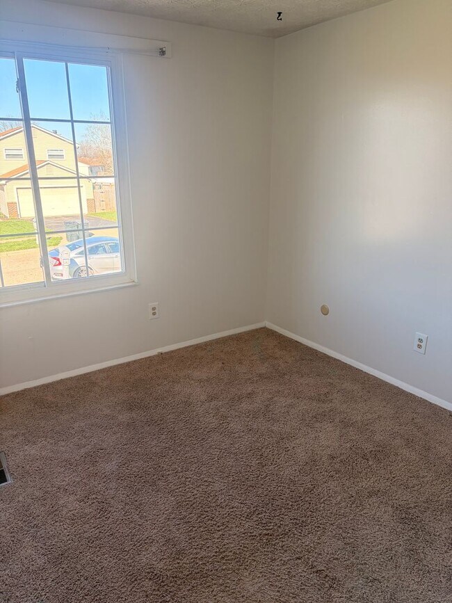 Building Photo - Spacious 3BR Bi-Level Home with 2-Car Garage in Reynoldsburg – $1,850/mo