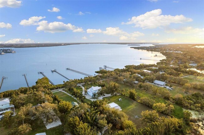 Building Photo - 450 Bayshore Dr