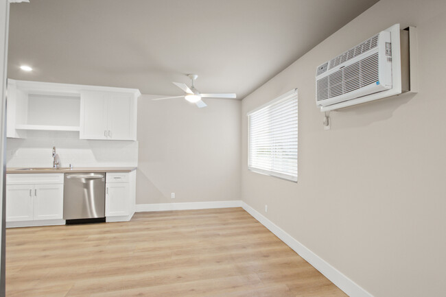 Dining Area - 16002 S Myrtle Ave