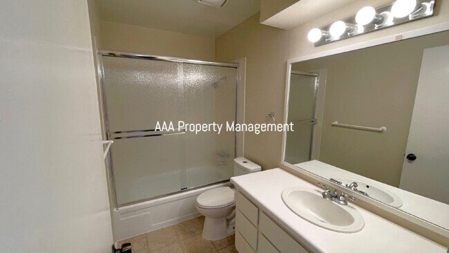 Building Photo - Concord Beautiful 4 bedroom 2.5 bathroom townhouse, 1496 sq ft available now!