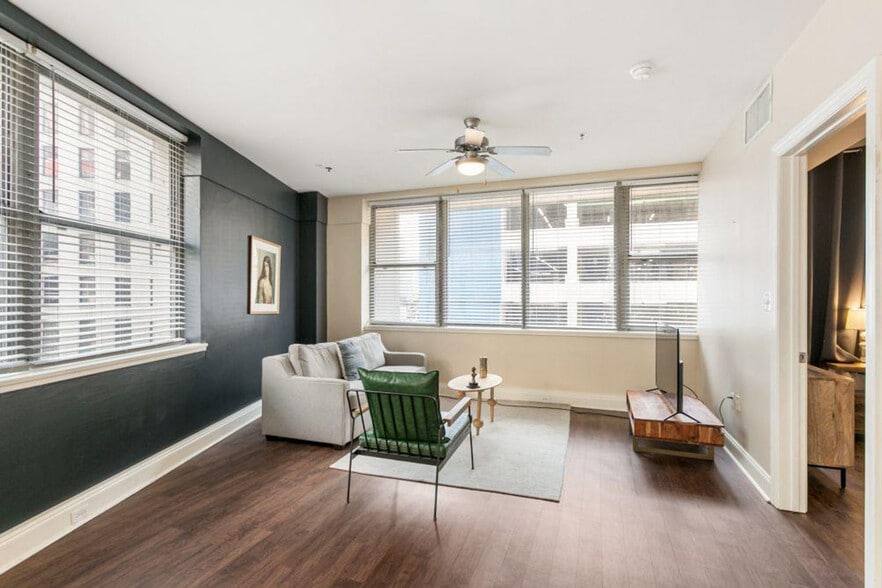 Building Photo - 925 Common St