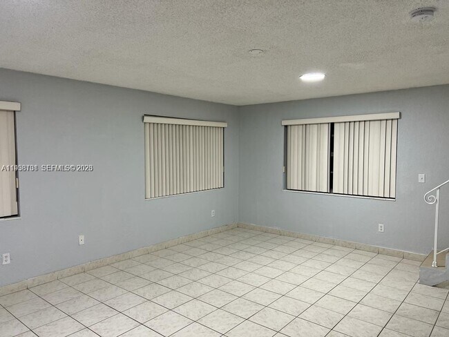 Building Photo - 1305 W 53rd St