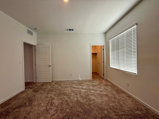 Building Photo - 4 BED 3.5 BATH 2 CAR GARAGE HOME w/ LOFT, ...