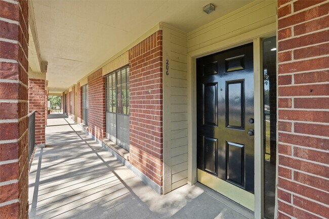 Building Photo - 200 Panorama Dr