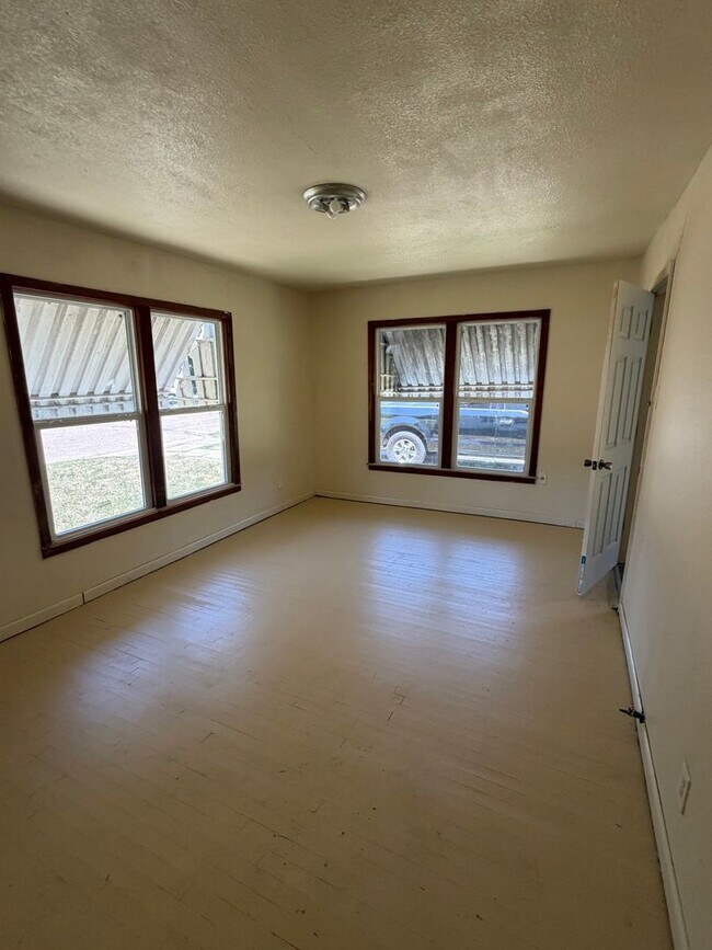 Building Photo - 3833 Rolando Ave