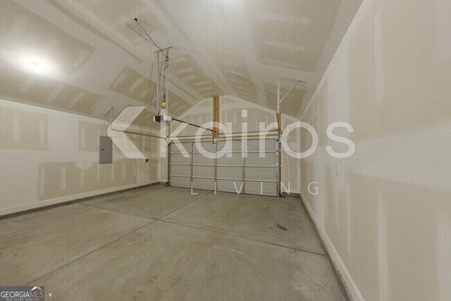 Building Photo - 300 Hemlock Ct